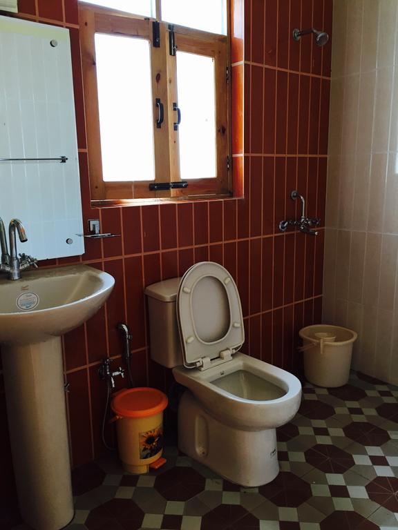 Shalimar Heights Hotel Srīnagar Eksteriør billede