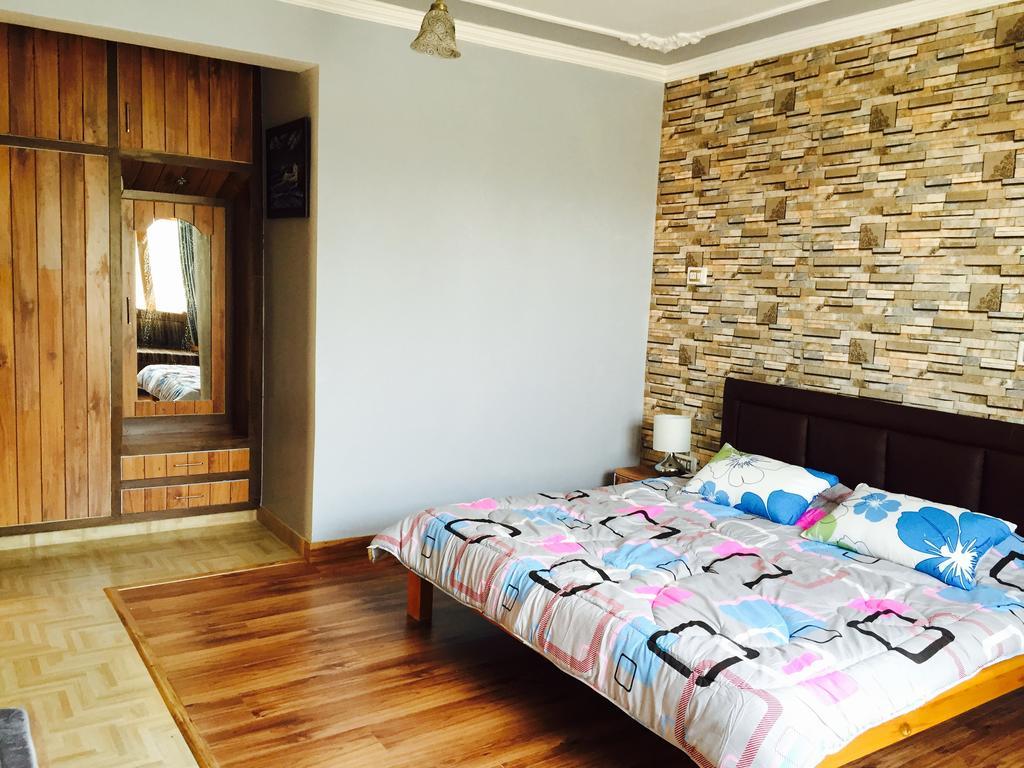 Shalimar Heights Hotel Srīnagar Eksteriør billede