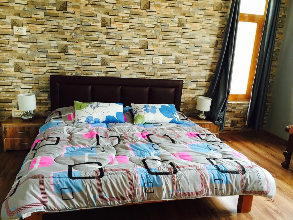 Shalimar Heights Hotel Srīnagar Eksteriør billede